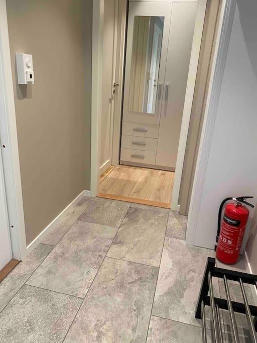 Modern Apartment With Free Parking Bergen Exterior photo