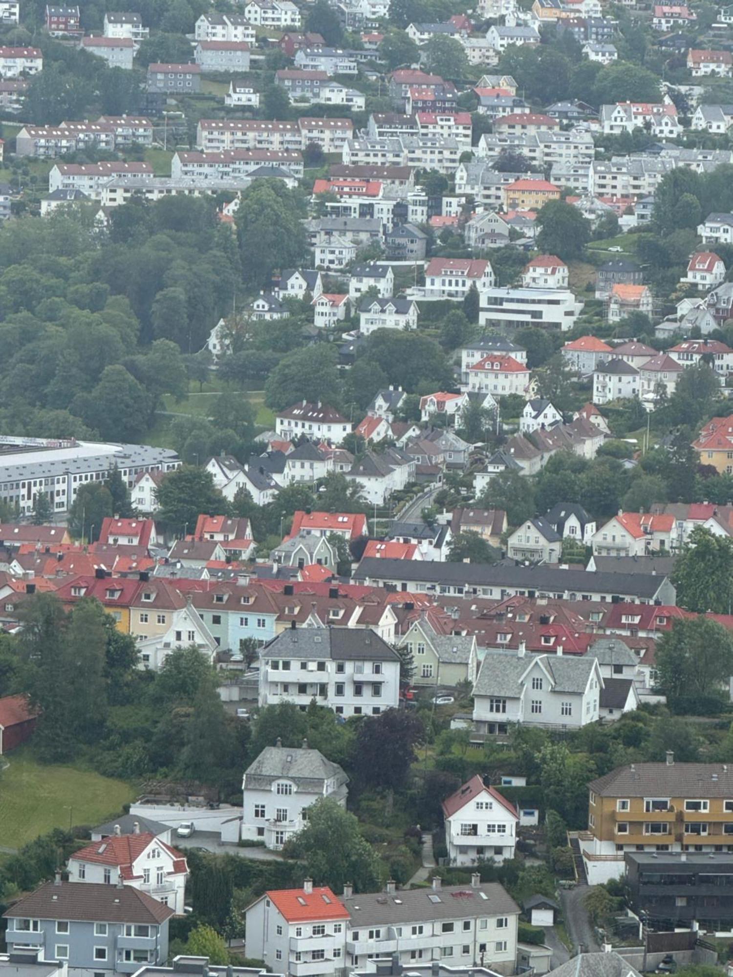 Modern Apartment With Free Parking Bergen Exterior photo