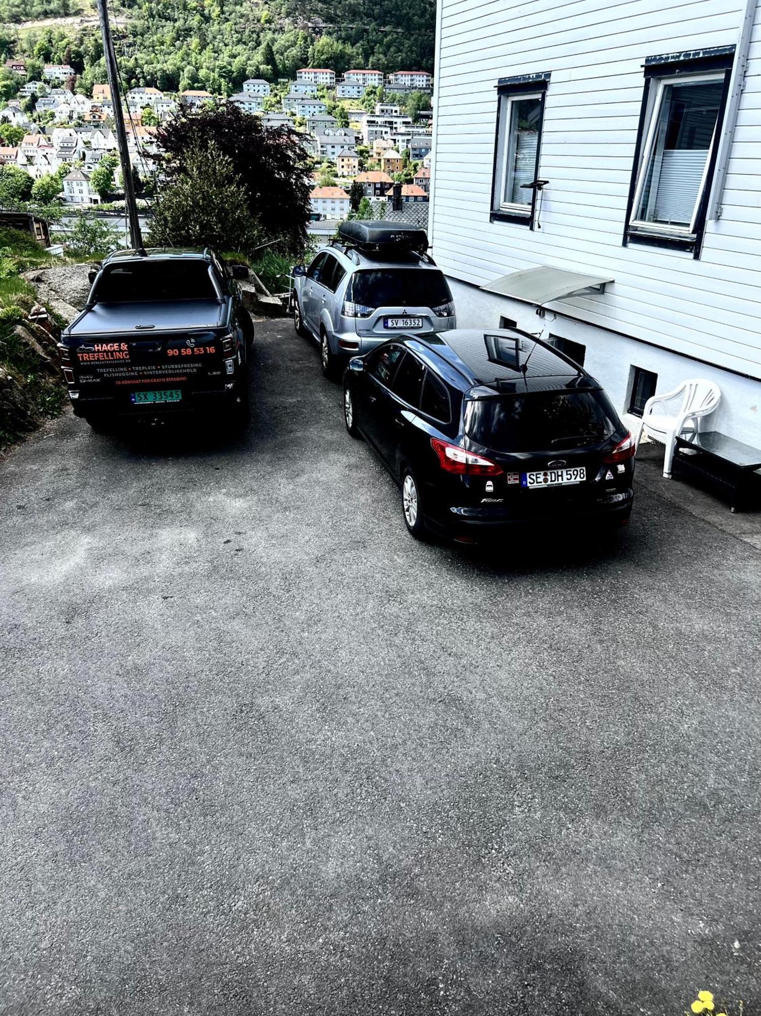 Modern Apartment With Free Parking Bergen Exterior photo