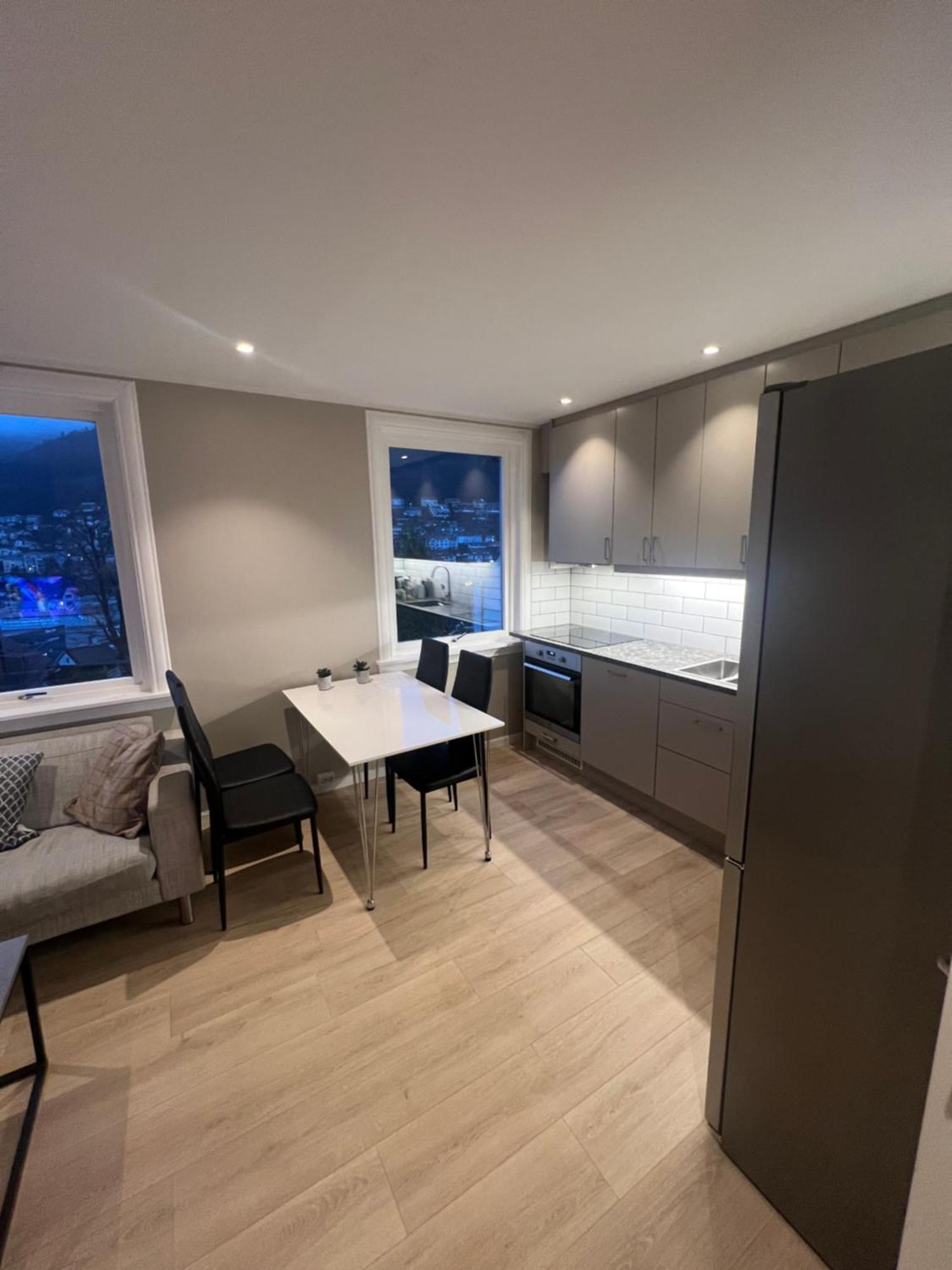 Modern Apartment With Free Parking Bergen Exterior photo